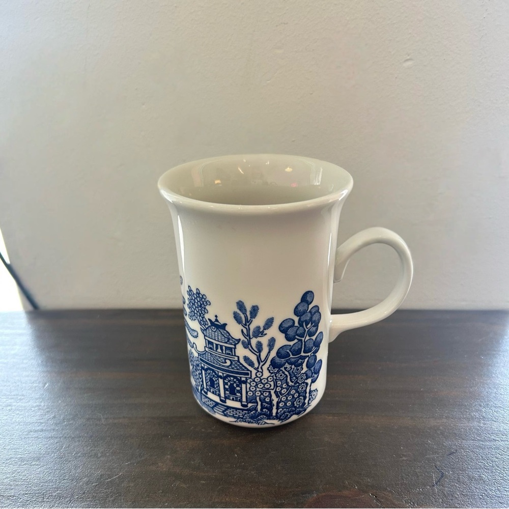 Vintage Churchill Blue Willow Scenic Bird Ceramic Mug, 8 oz. - Picture 3 of 5